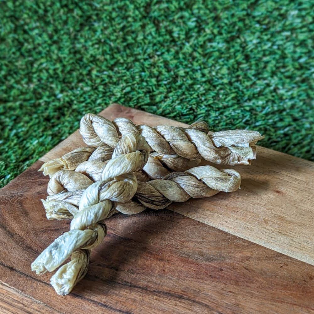 Ling Twists fish skin dental chews, a low-fat, Omega-3 rich treat perfect for puppies and small dogs to remove plaque and tartar | Bonza Dog Treats