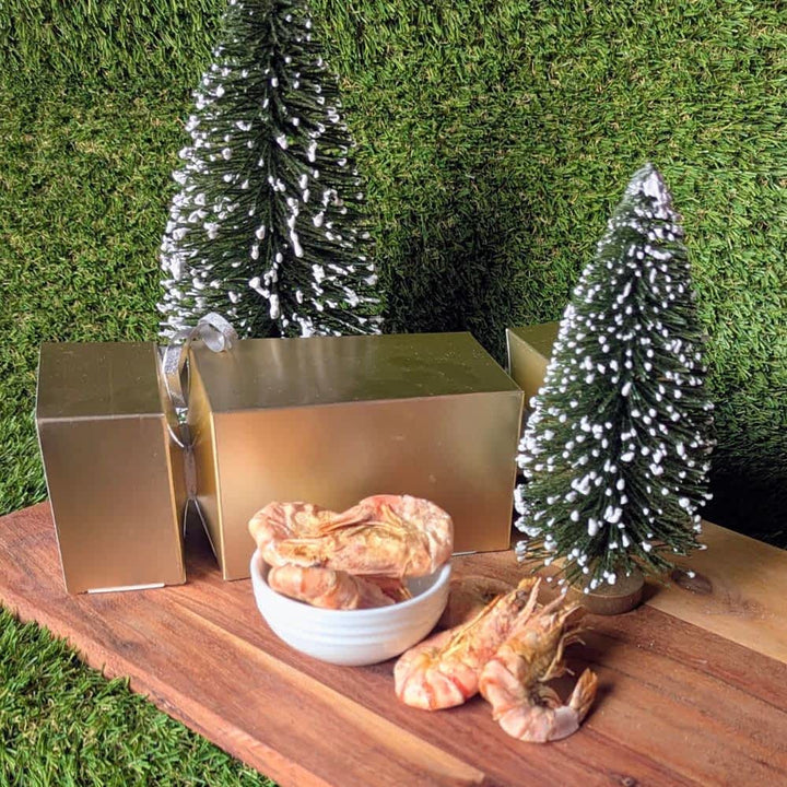 Festive Dog Christmas Cracker (Bonbon) filled with 50g Australian prawns, a hypoallergenic treat | Bonza Dog Treats